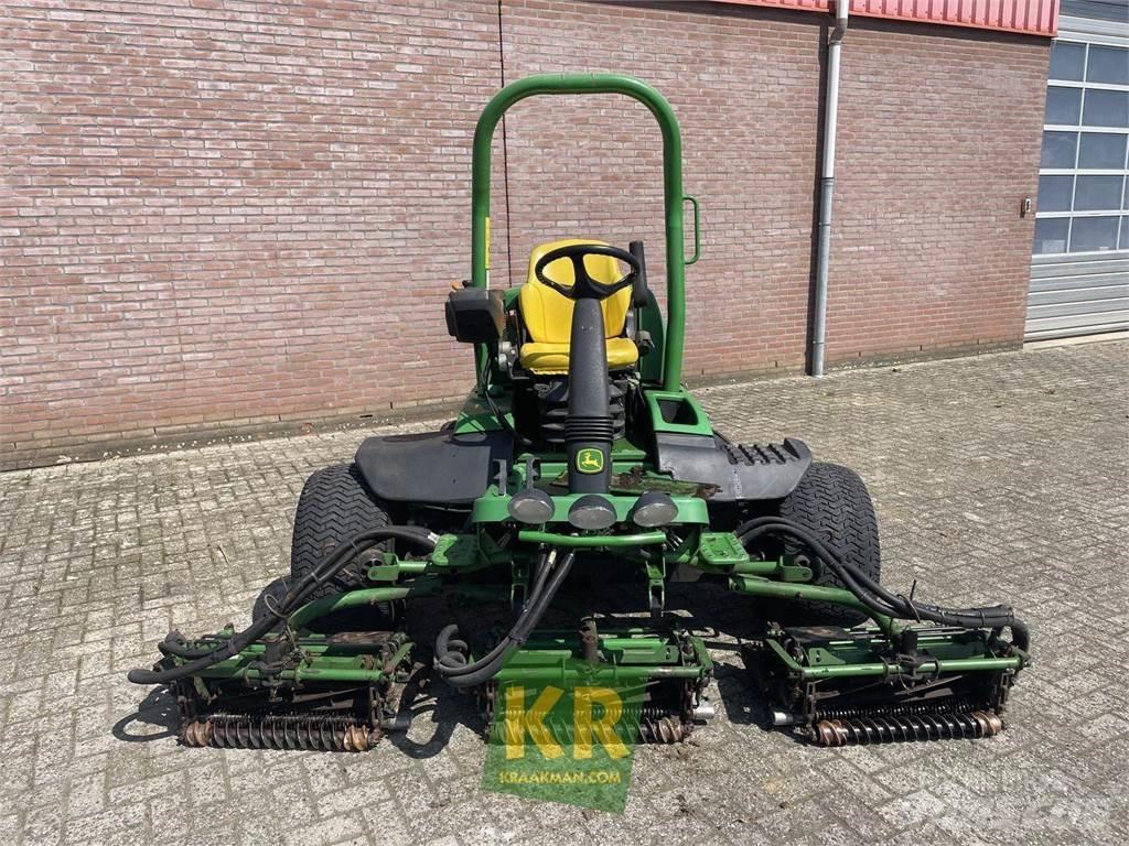 John Deere 8700A Greeni niidukid