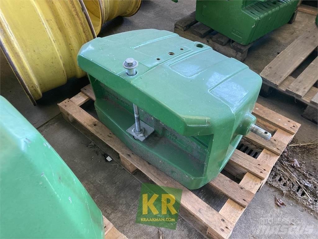 John Deere 900 kg Esiraskused