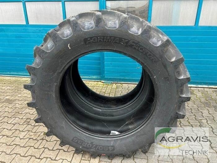 BKT 480/70-R38 Rehvid, rattad ja veljed