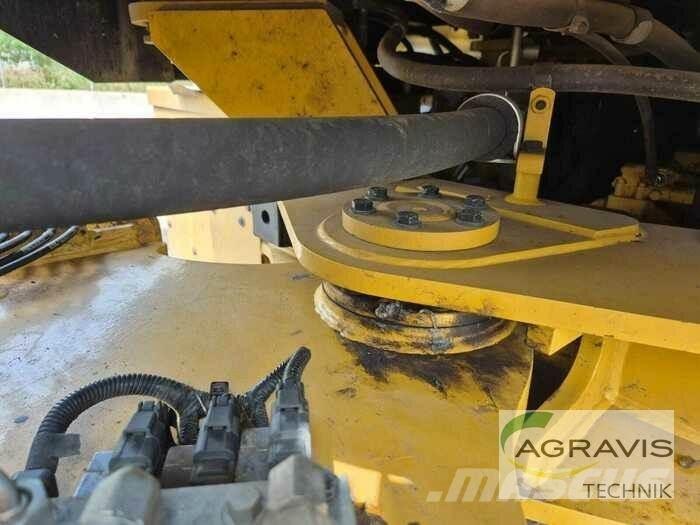 CAT 930 M Rataslaadurid