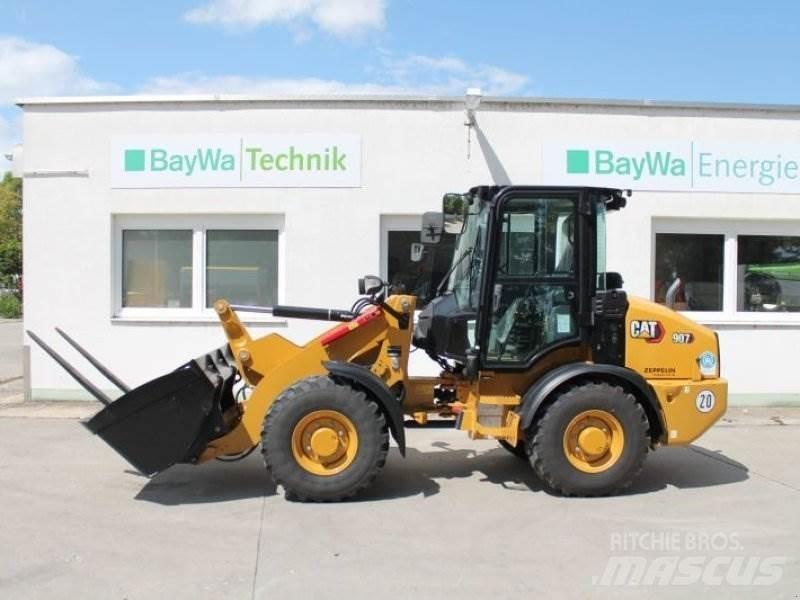 CAT 907 Rataslaadurid