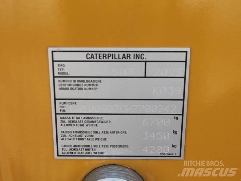 CAT 907 Rataslaadurid