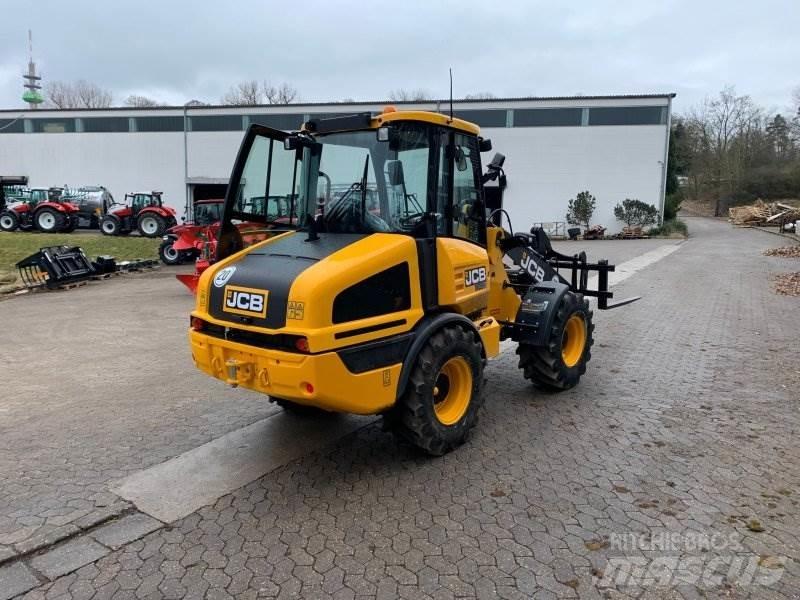 JCB 407 Agri Rataslaadurid