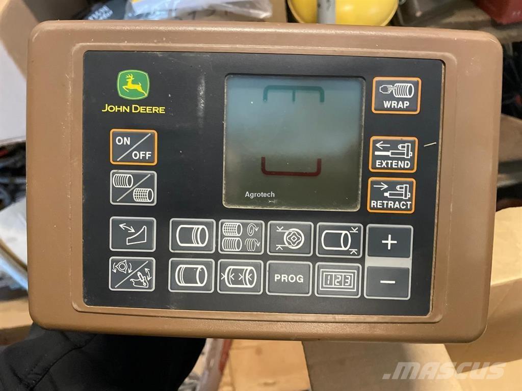 John Deere V451M Ruloonpressid