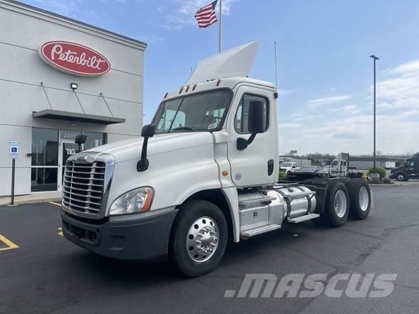 Freightliner CASCADIA 116 Sadulveokid