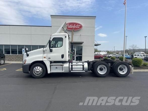 Freightliner CASCADIA 116 Sadulveokid