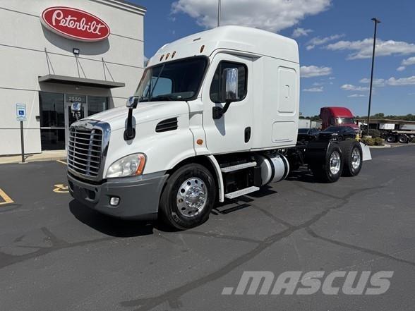 Freightliner CASCADIA 116 Sadulveokid