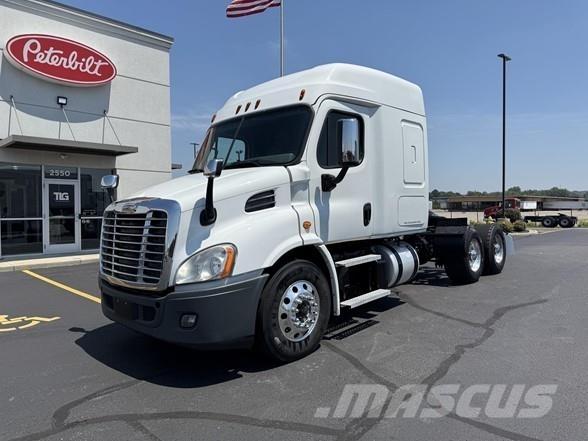 Freightliner CASCADIA 116 Sadulveokid