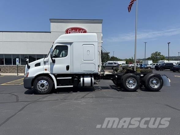 Freightliner CASCADIA 116 Sadulveokid