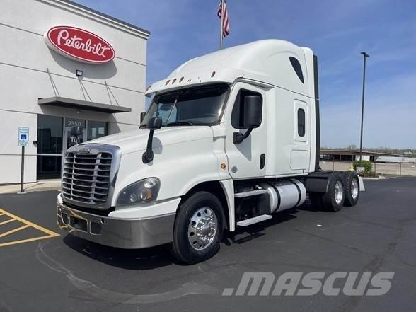 Freightliner CASCADIA 116 Sadulveokid