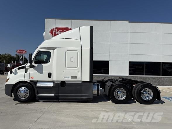 Freightliner CASCADIA 116 Sadulveokid