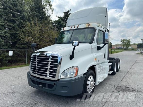 Freightliner CASCADIA 125 Sadulveokid