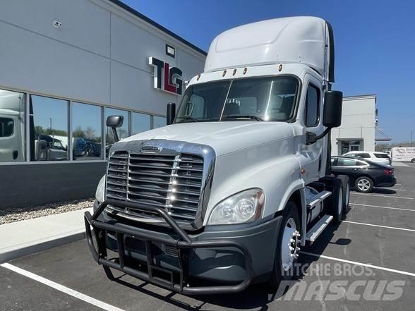 Freightliner CASCADIA 126 Sadulveokid