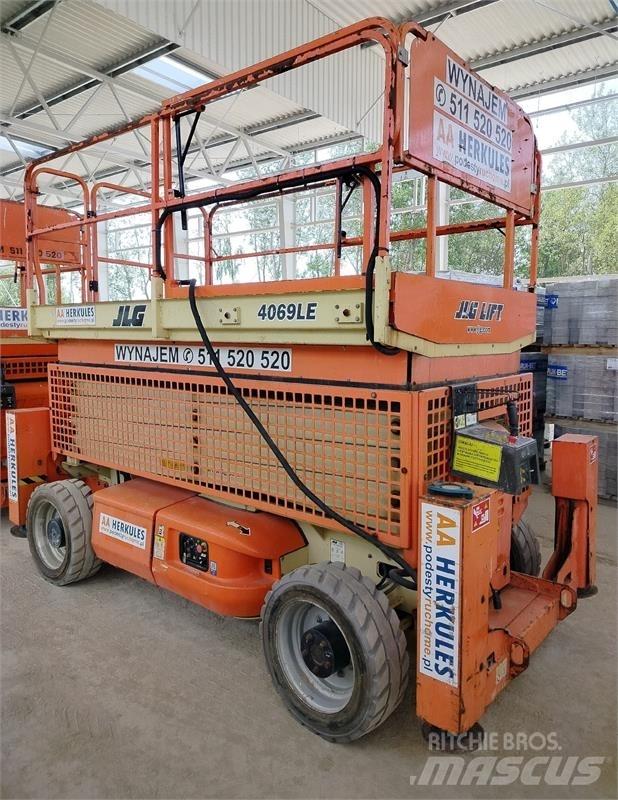 JLG 4069 Käärtõstukid