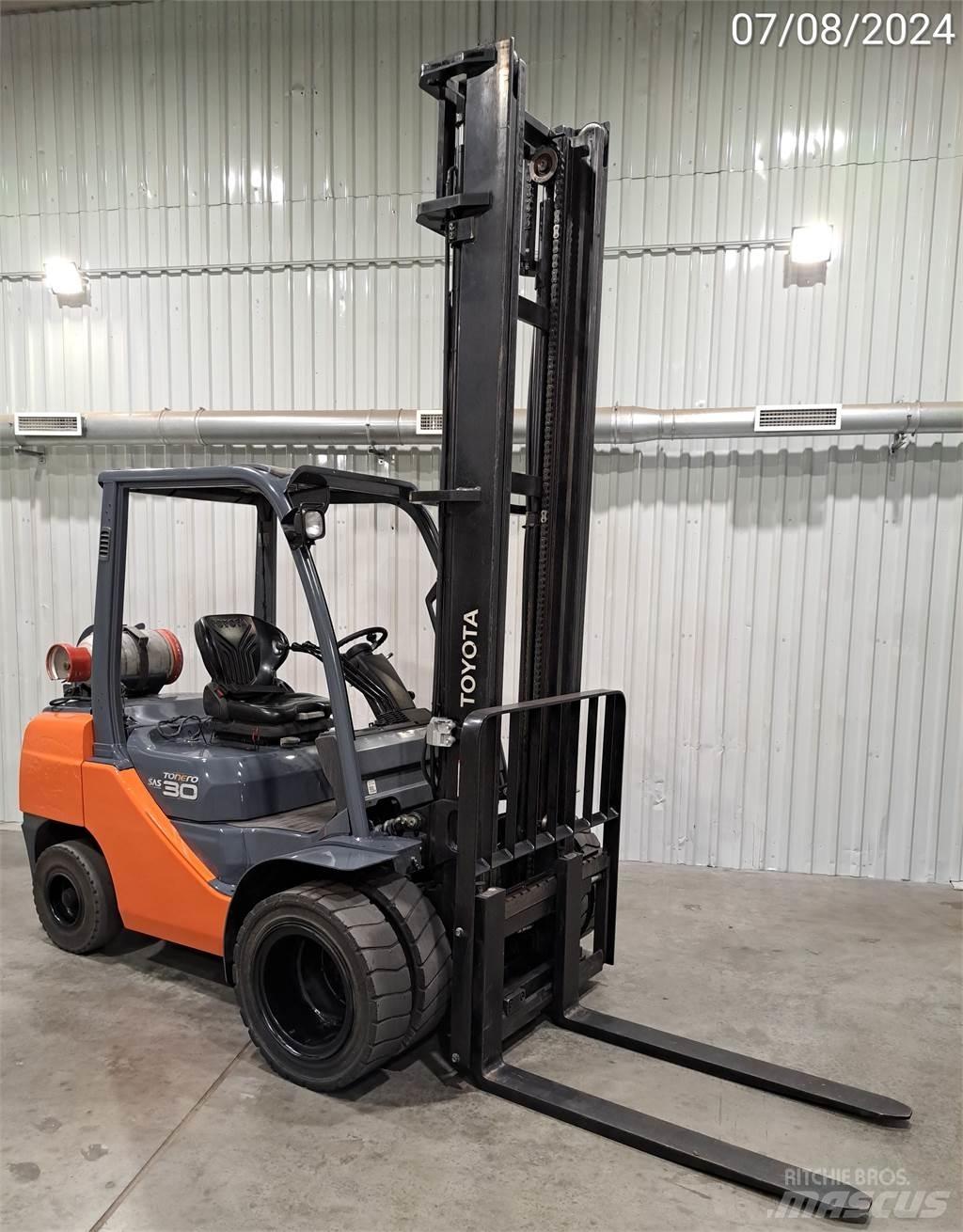 Toyota 02-8FGF30 Gaasitõstukid