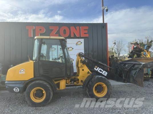 JCB 406 à 23500 € HT Rataslaadurid