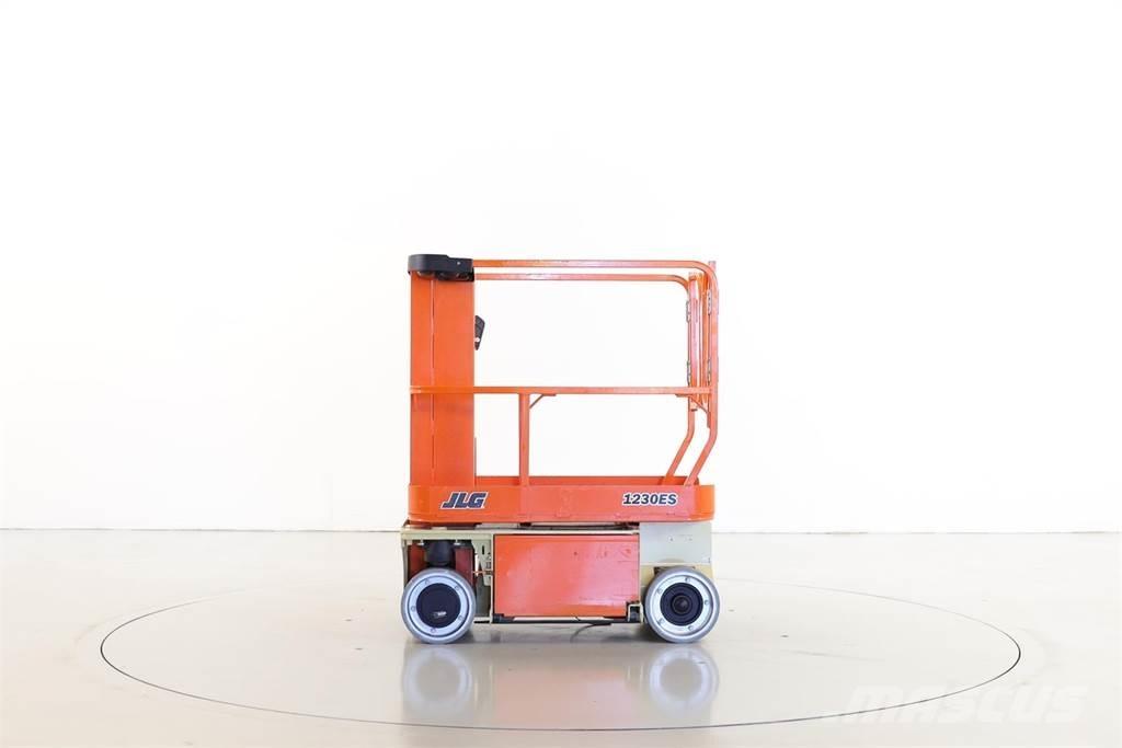 JLG 1230ES Vertikaalsed mast tõstukid