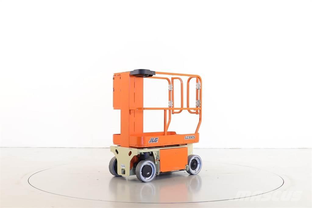JLG 1230ES Vertikaalsed mast tõstukid