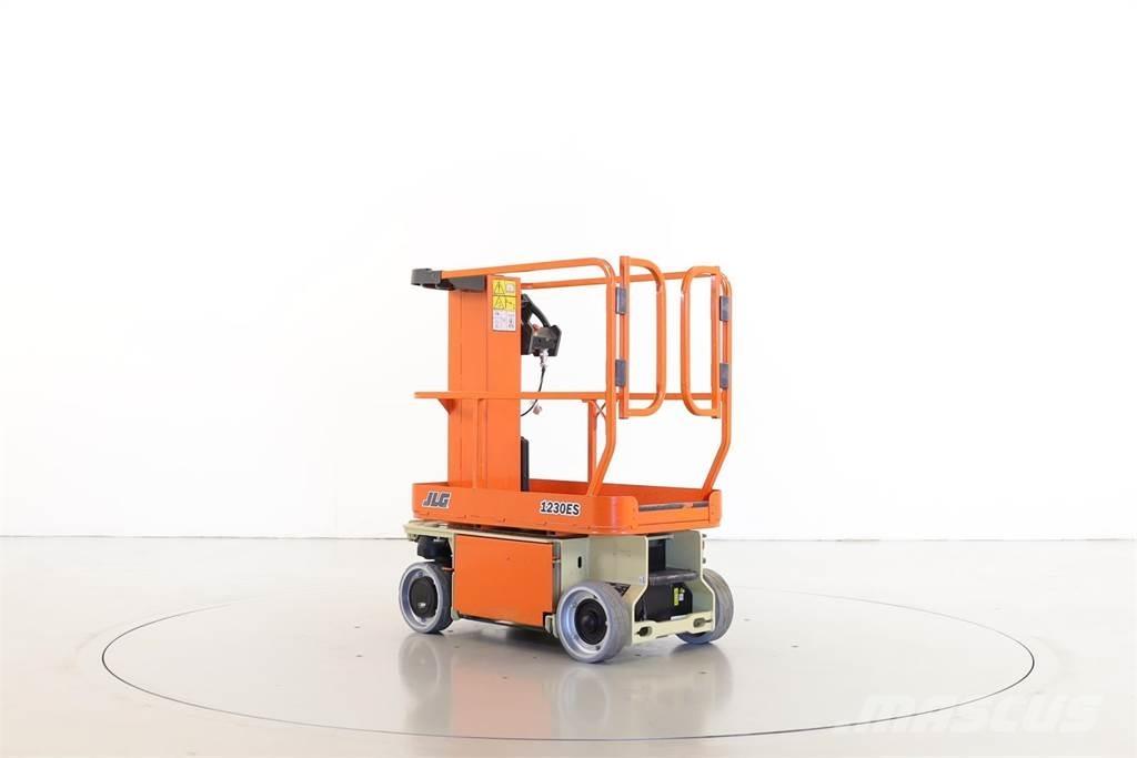 JLG 1230ES Vertikaalsed mast tõstukid