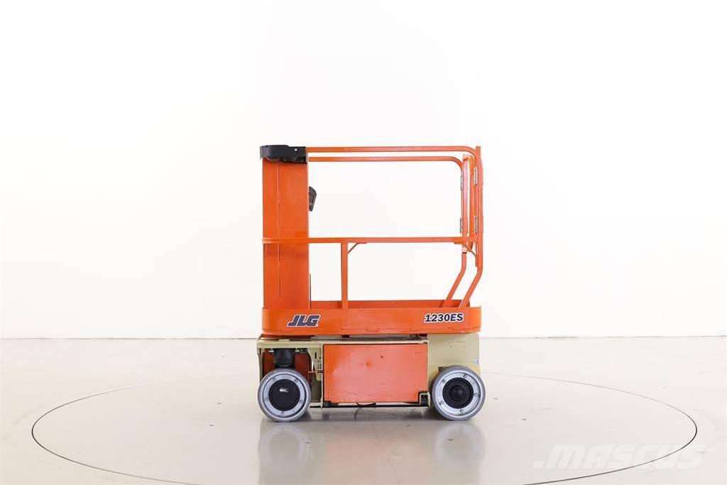 JLG 1230ES Vertikaalsed mast tõstukid
