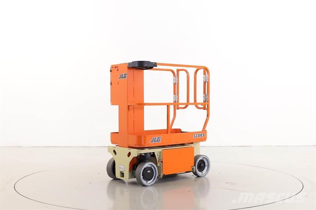 JLG 1230ES Vertikaalsed mast tõstukid