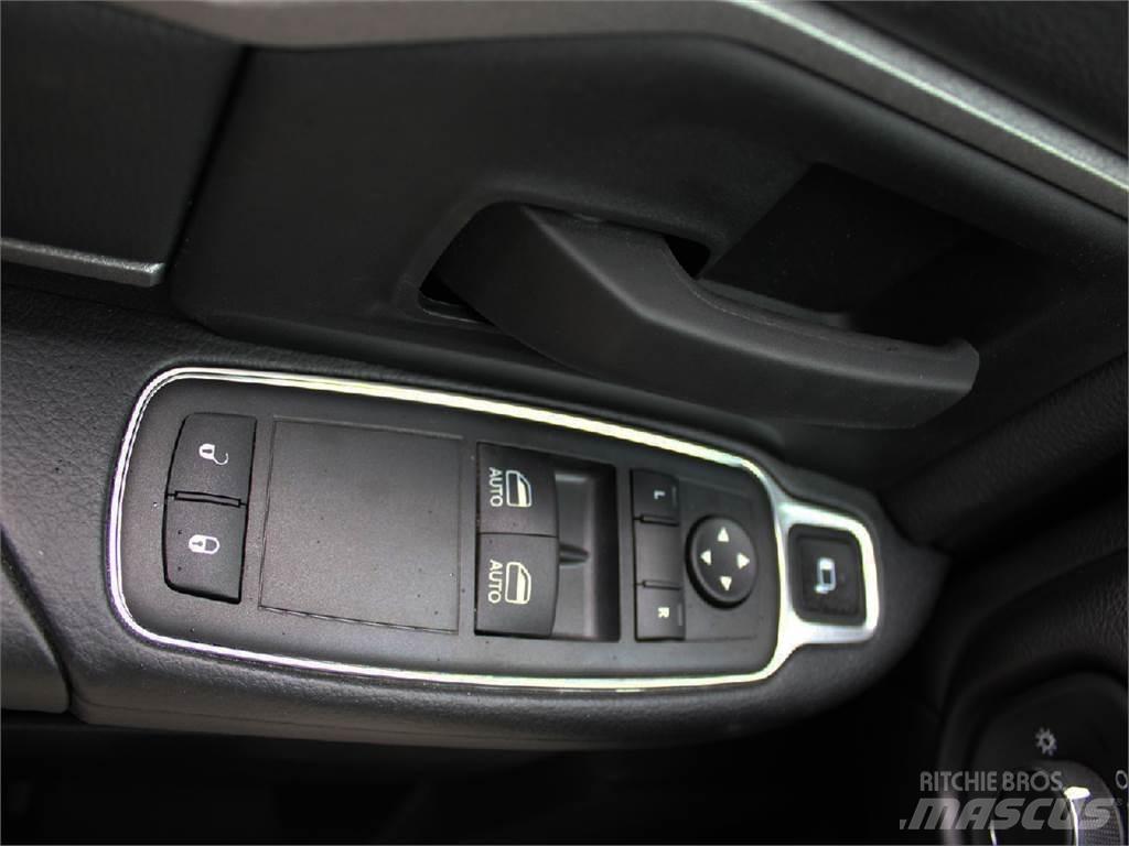 RAM 5500 Auto korvtõstukid