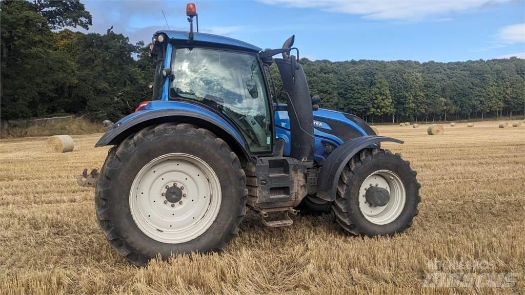 Valtra T214V Traktorid