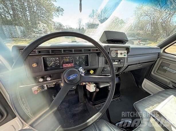 Ford F-800 Muu