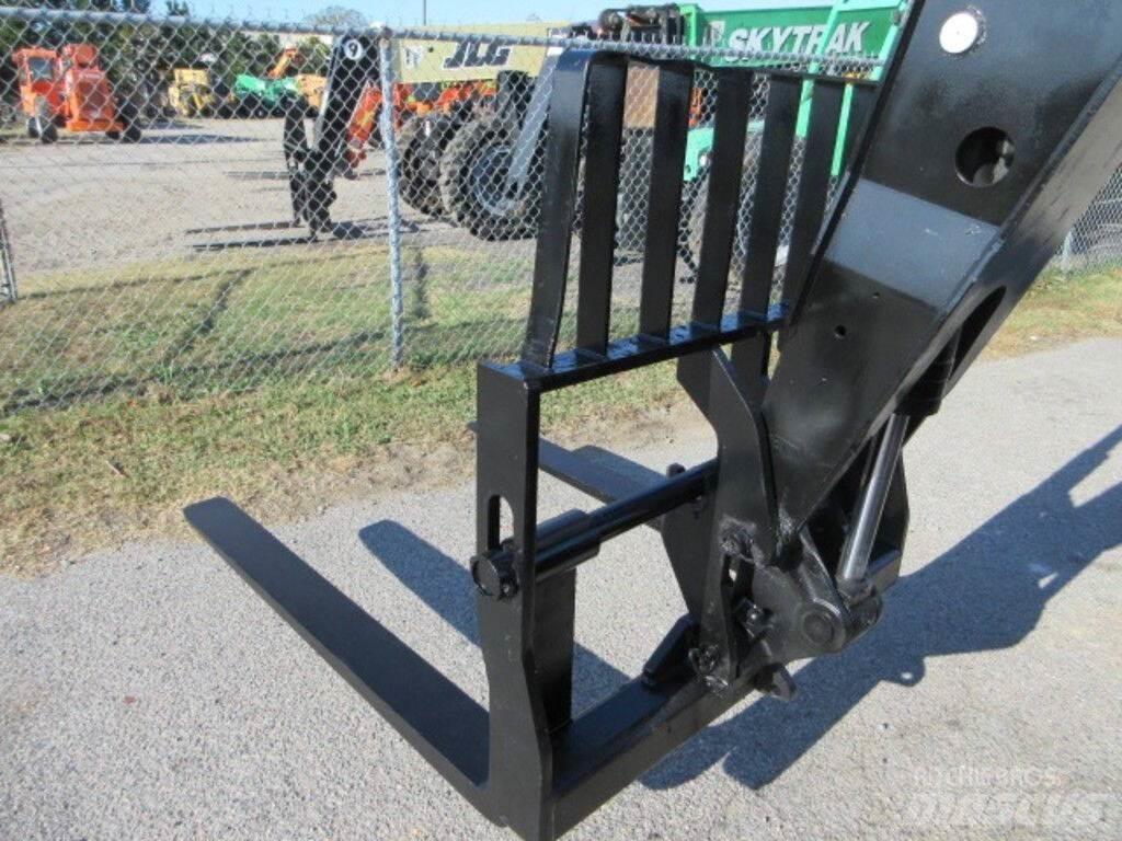 JLG G6-42A Muu