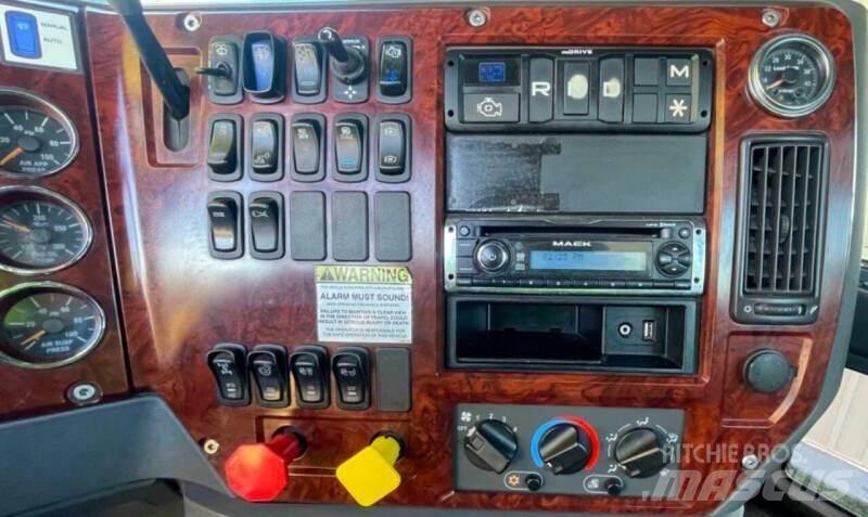 Mack CXU613 Muu
