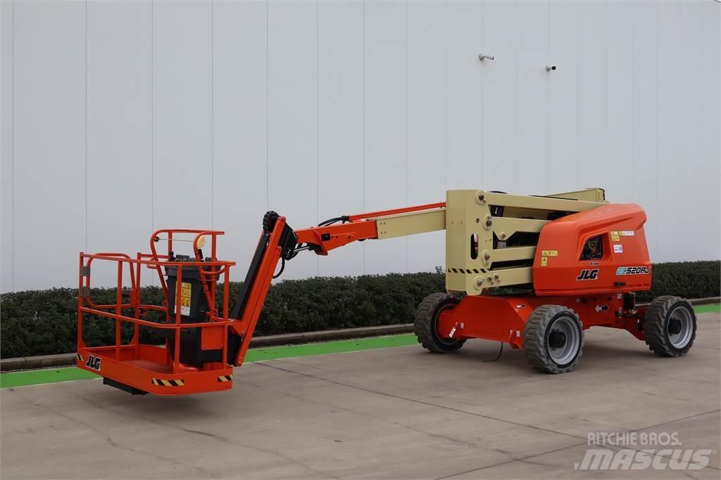 JLG EC 520AJ Iseliikuvad poomtõstukid