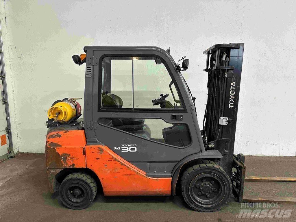 Toyota 02-8FGF30 Gaasitõstukid