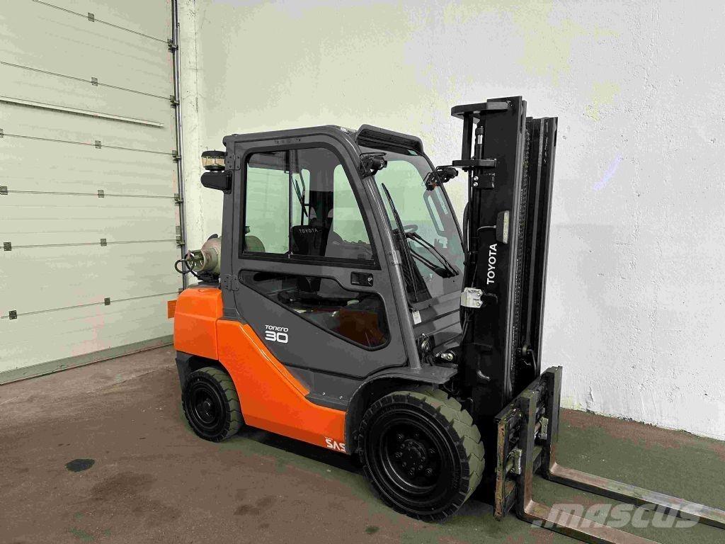 Toyota 02-8FGF30 Gaasitõstukid