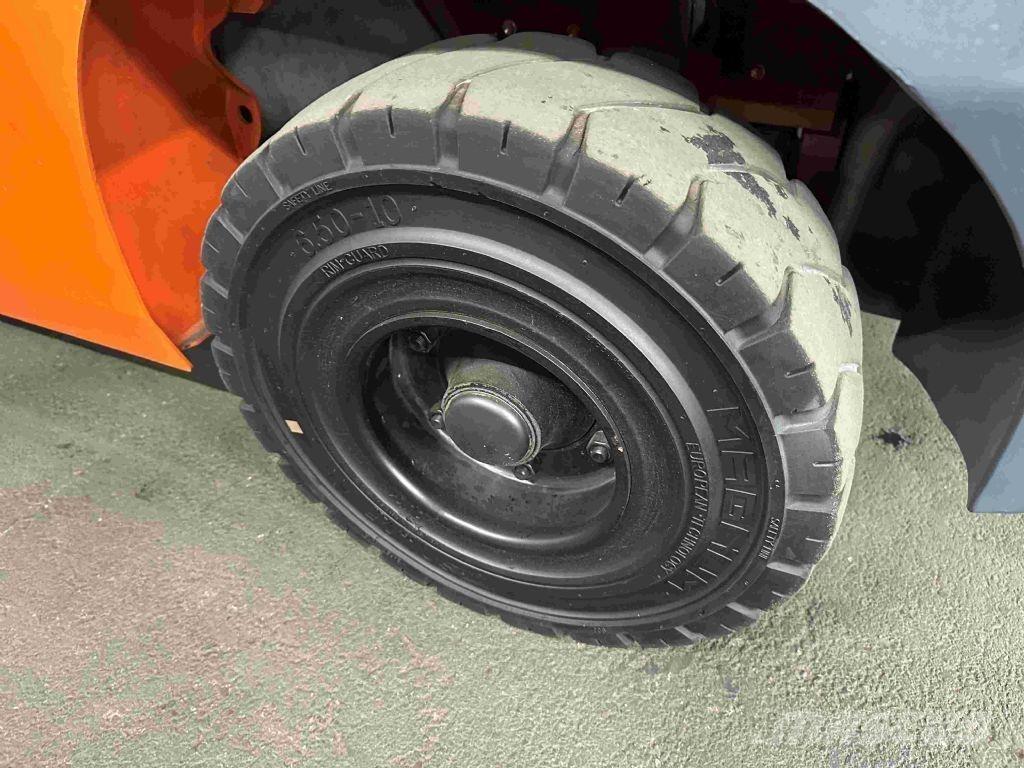 Toyota 02-8FGF30 Gaasitõstukid