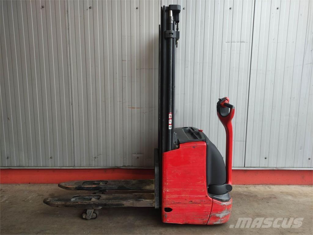Linde L12 i Järelkäidavad virnastajad