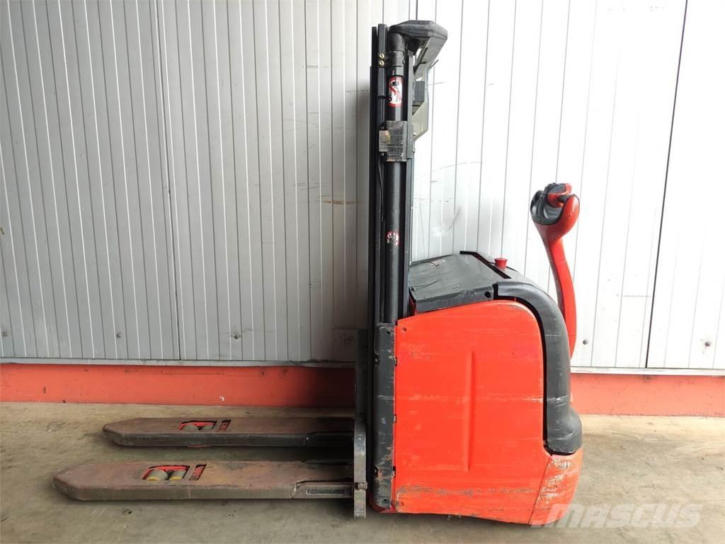 Linde L14-372 Järelkäidavad virnastajad