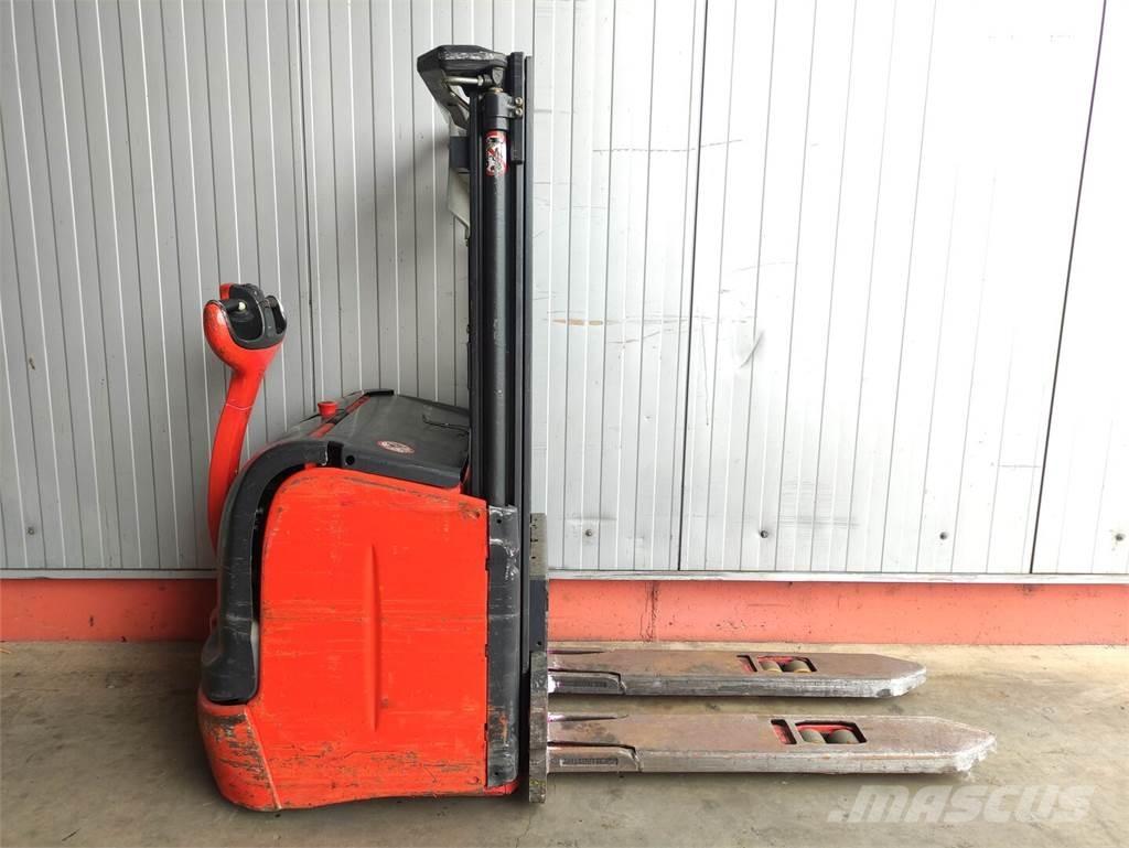 Linde L14-372 Järelkäidavad virnastajad