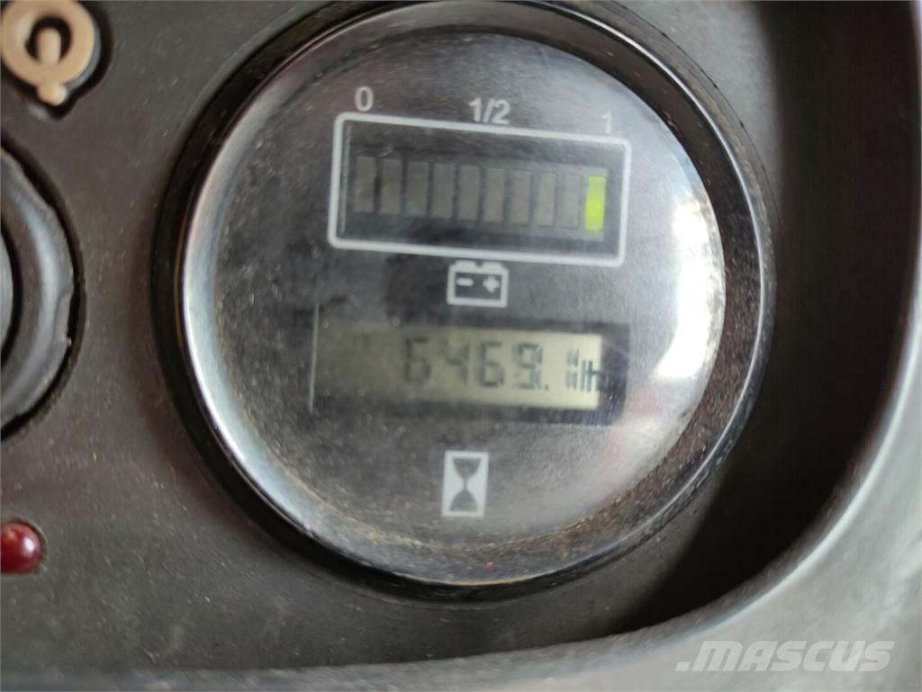 Linde L14-372 Järelkäidavad virnastajad
