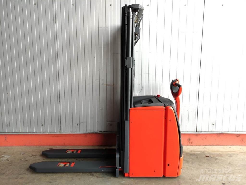 Linde L16-1173 Järelkäidavad virnastajad