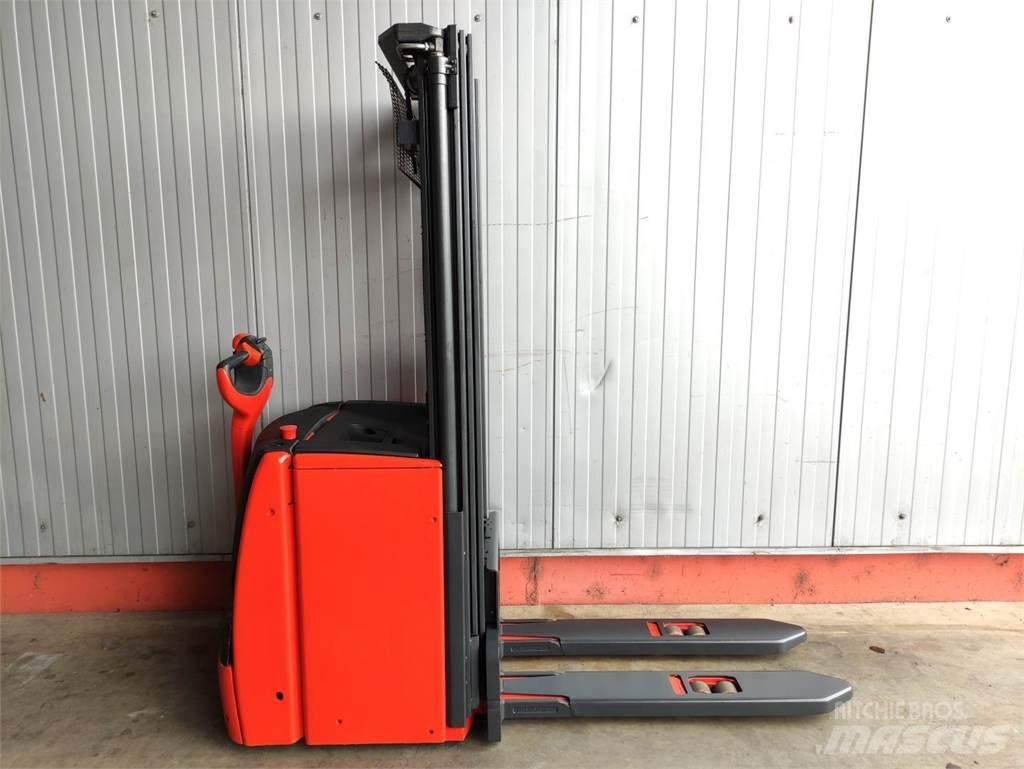 Linde L16-1173 Järelkäidavad virnastajad