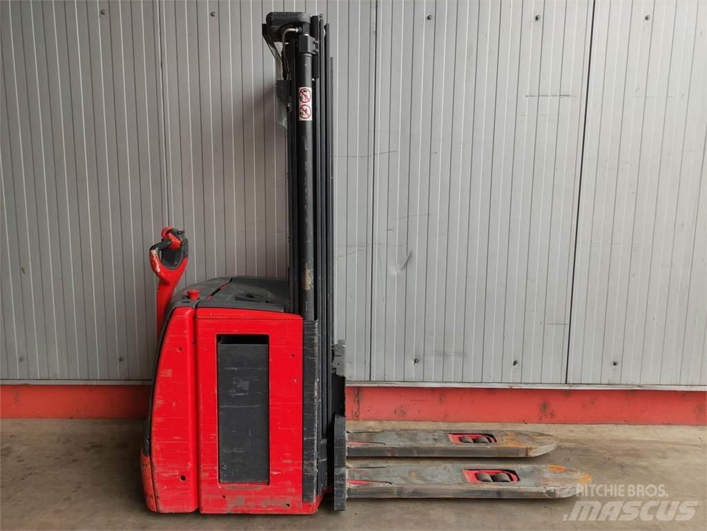 Linde L20-1173 Järelkäidavad virnastajad