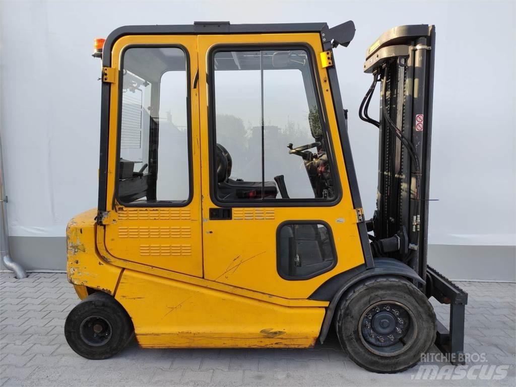 Om-Pimespo XE40 Elektritõstukid