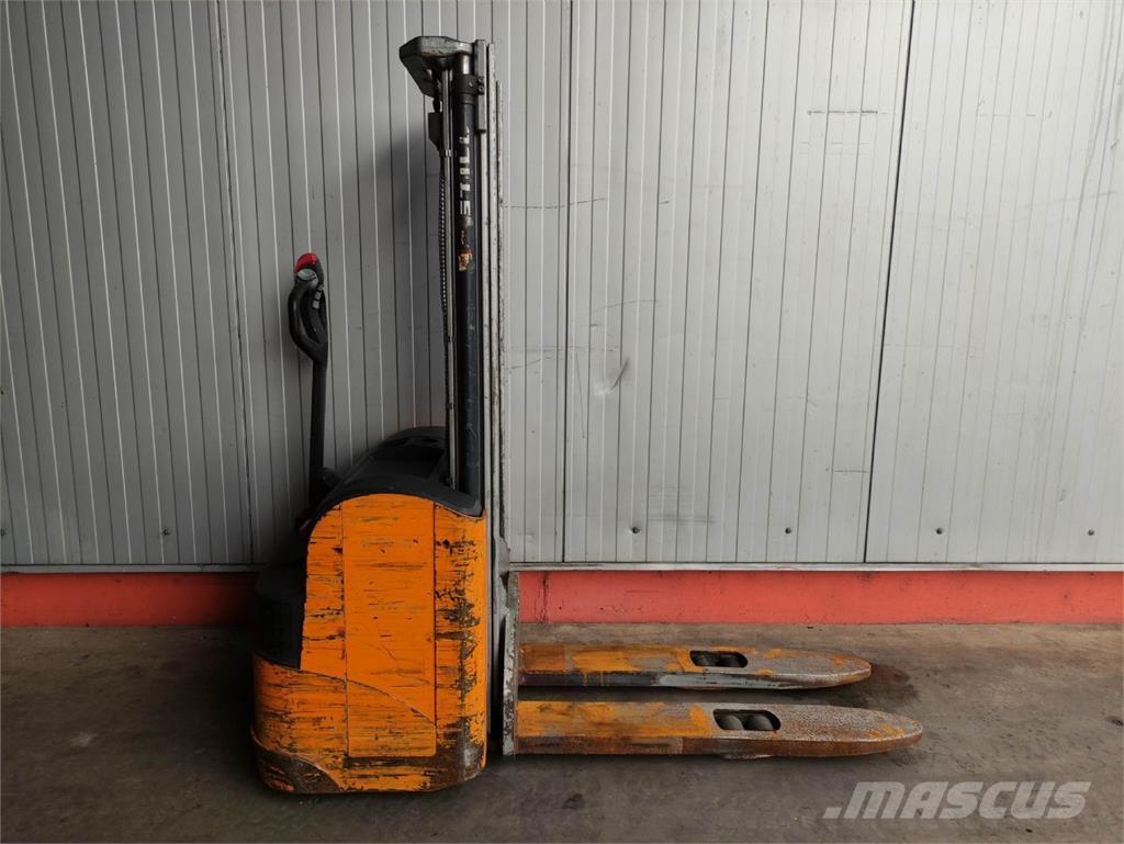 Still EGV16 Järelkäidavad virnastajad