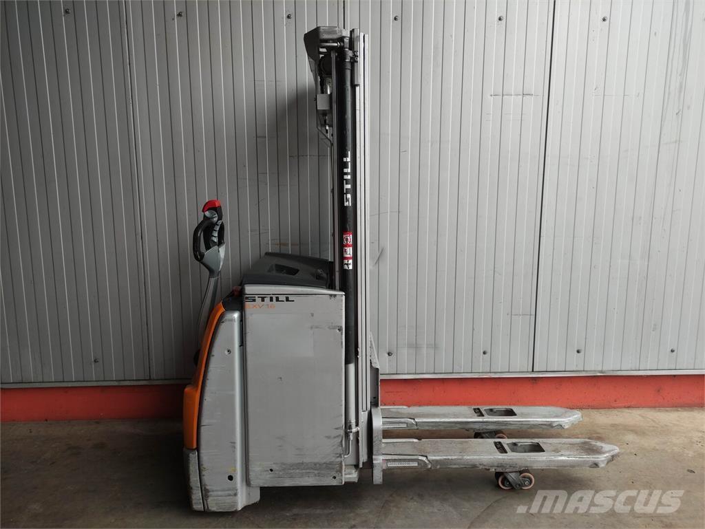 Still EXV 16i Järelkäidavad virnastajad