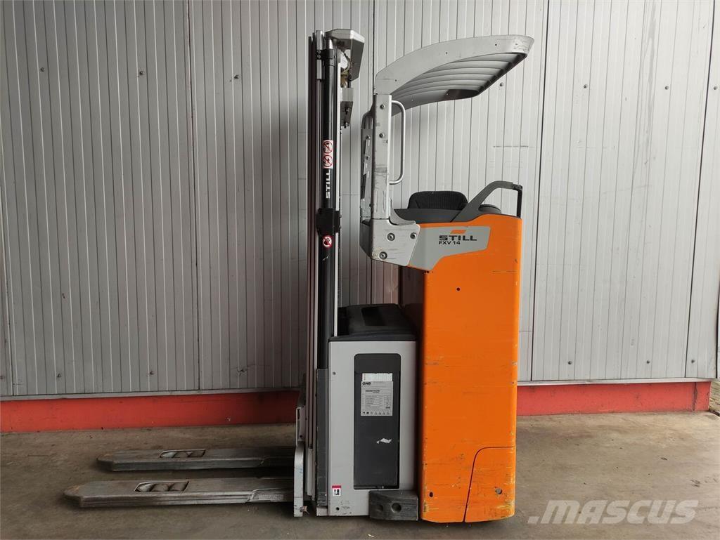 Still FXV 14 Järelkäidavad virnastajad