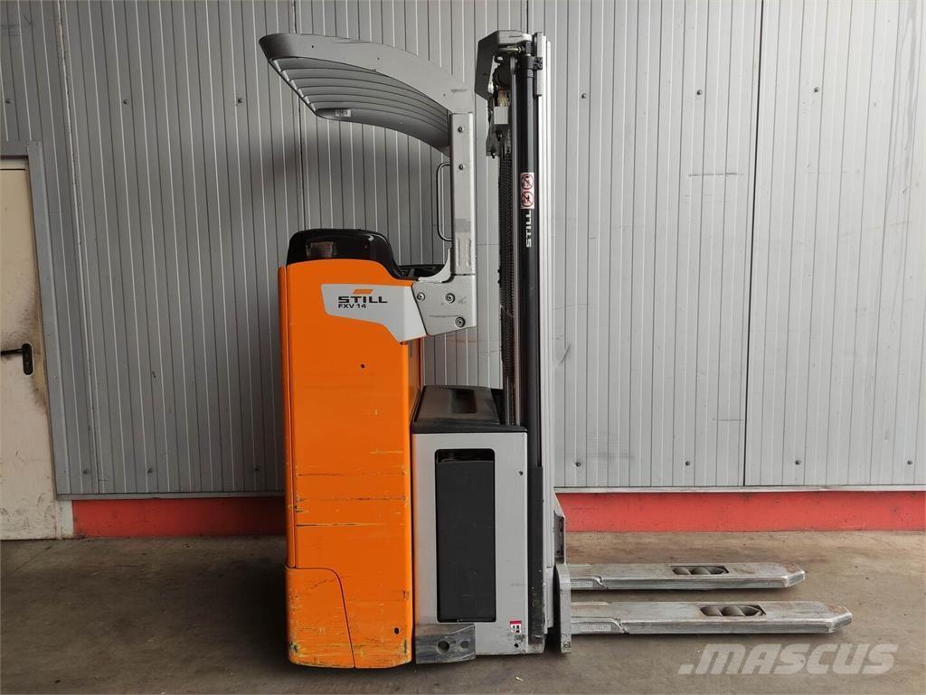 Still FXV 14 Järelkäidavad virnastajad