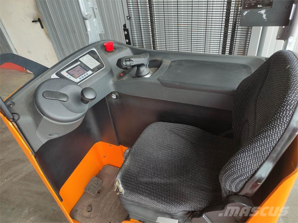 Still FXV 14 Järelkäidavad virnastajad