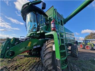 John Deere T 670 i