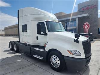 International LT 625