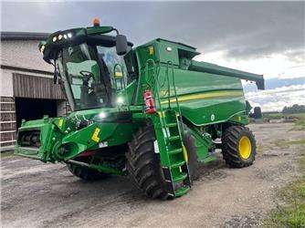 John Deere T670